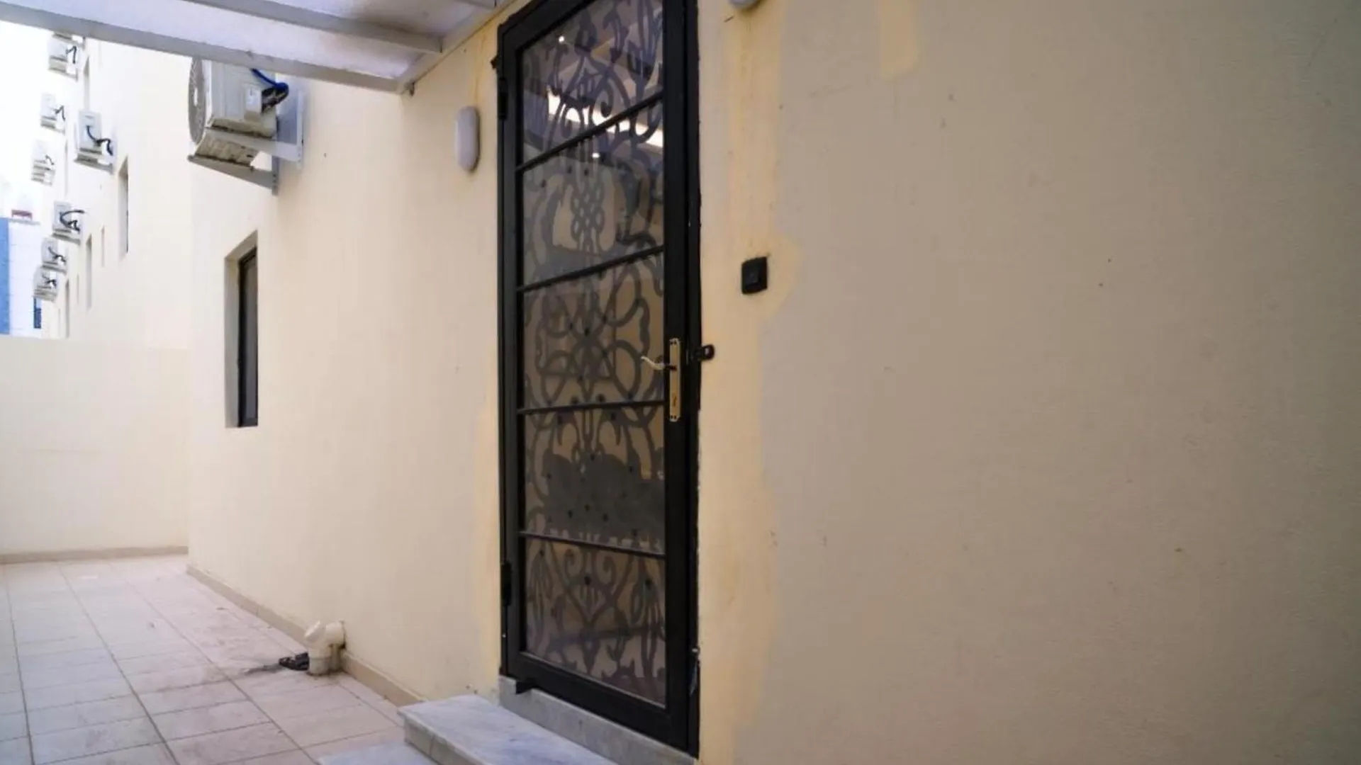 Exclusive Luxury Two Bedroom Apartment 7 Mins To Masjid Al Nawabi, Town Centre, Free Coffee, Tea Medine